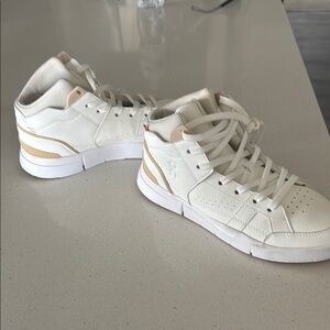 Cloud tec-on cloud- On Running Women's White Sneakers- Rodger